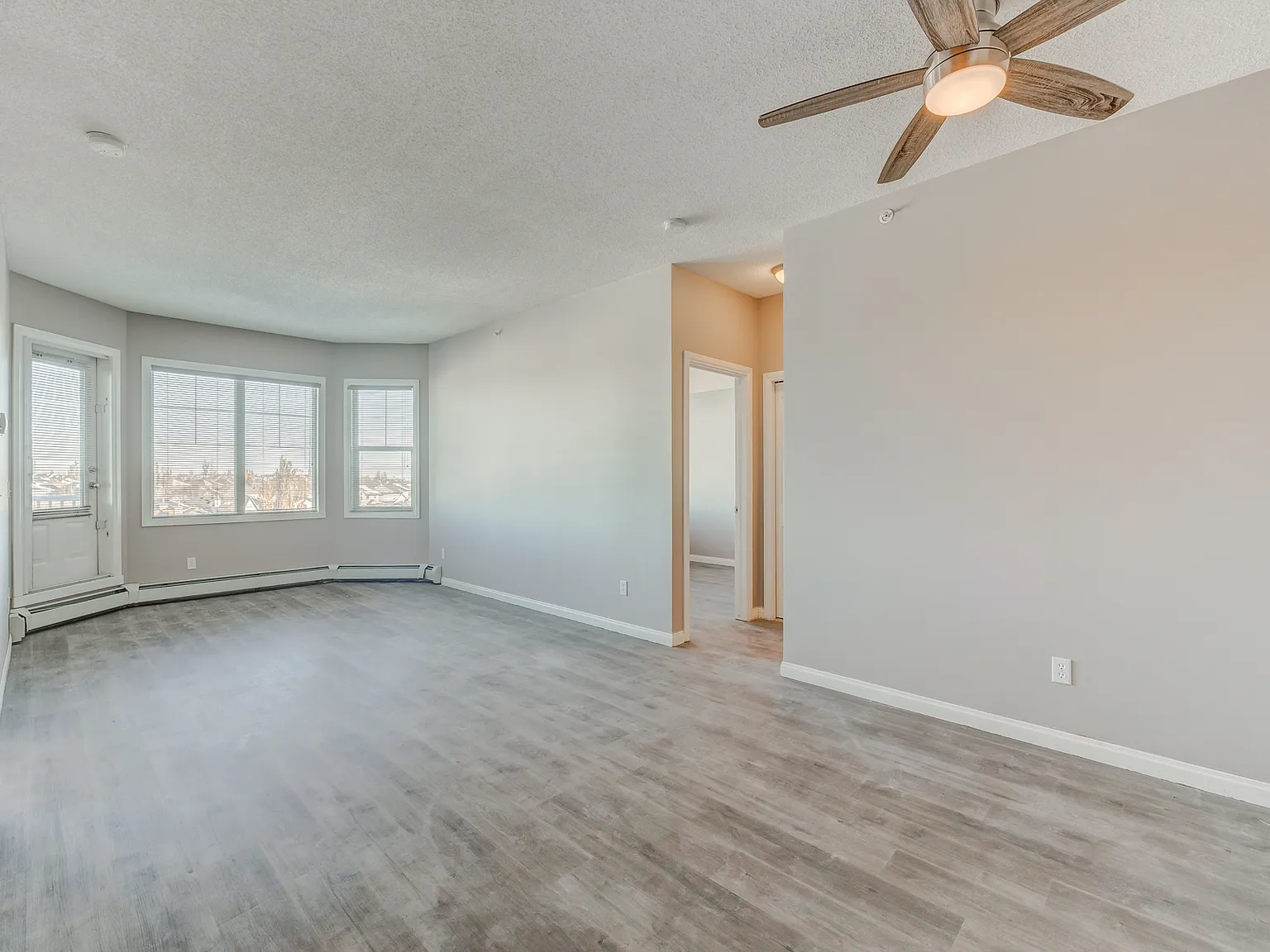 Great 2 Bedroom Condo WITH Underground Parking! 8 Prestwick Pond Terrace SE (CP146) — Photo 4