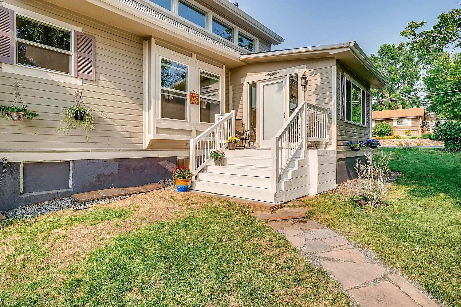 3 bed, 2400 sqft, $2,700 — Photo 3