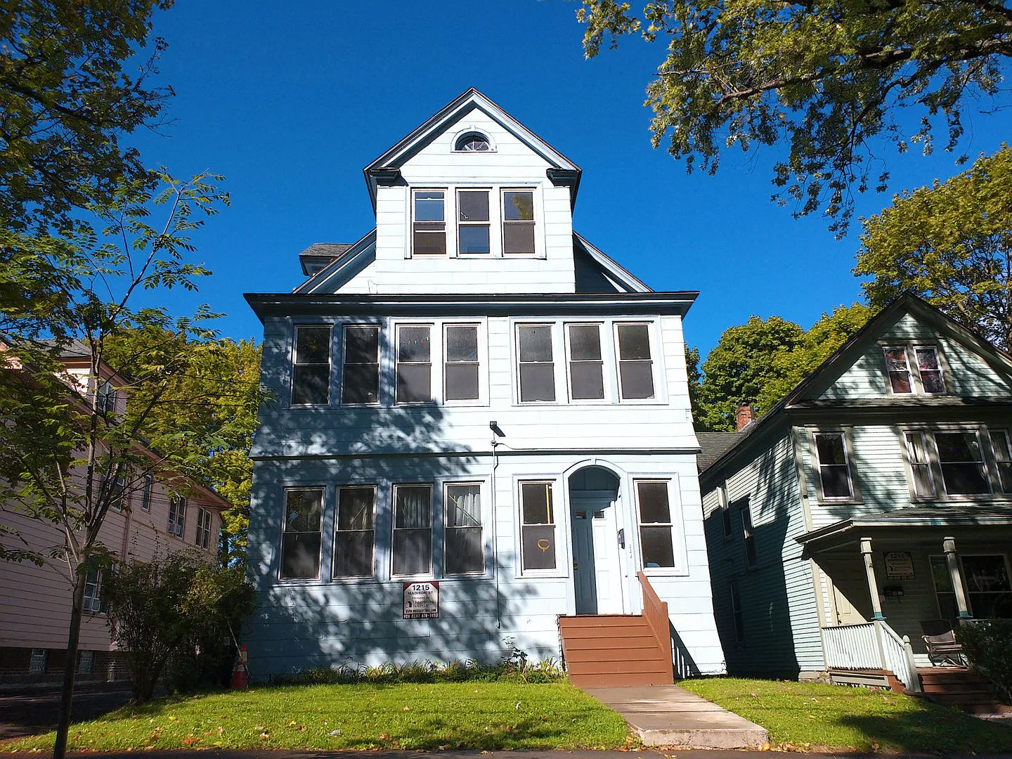 1215 Madison Apt 3 - Available 8/1/2027 - Spacious 2 Bedroom Across From Thornden Park — Photo 4