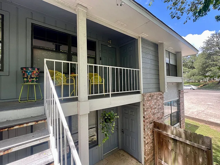 110 Lady Bird Lane — Photo 22
