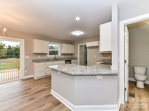3rd image of 573 Wade Rd