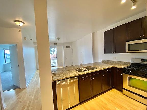 4th image of 451 W Huron St Unit 602