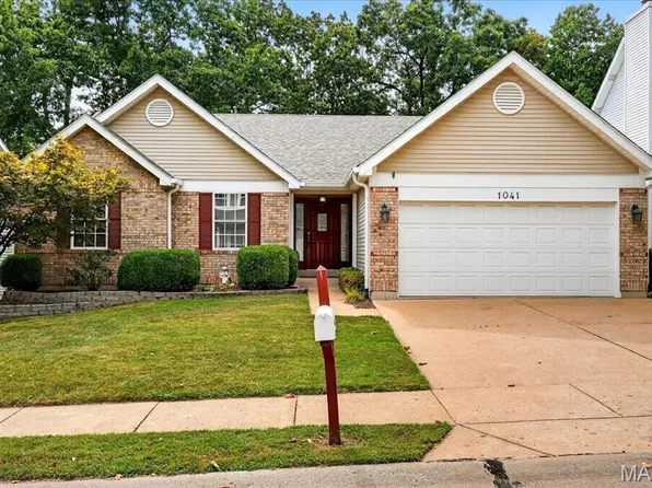 1041 Big Bend Station Dr, Valley Park, MO 63088