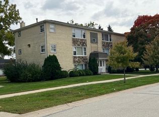395 Elk Blvd APT 1A, Des Plaines, IL 60016