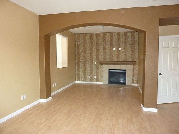 master suite w/ laminate flr