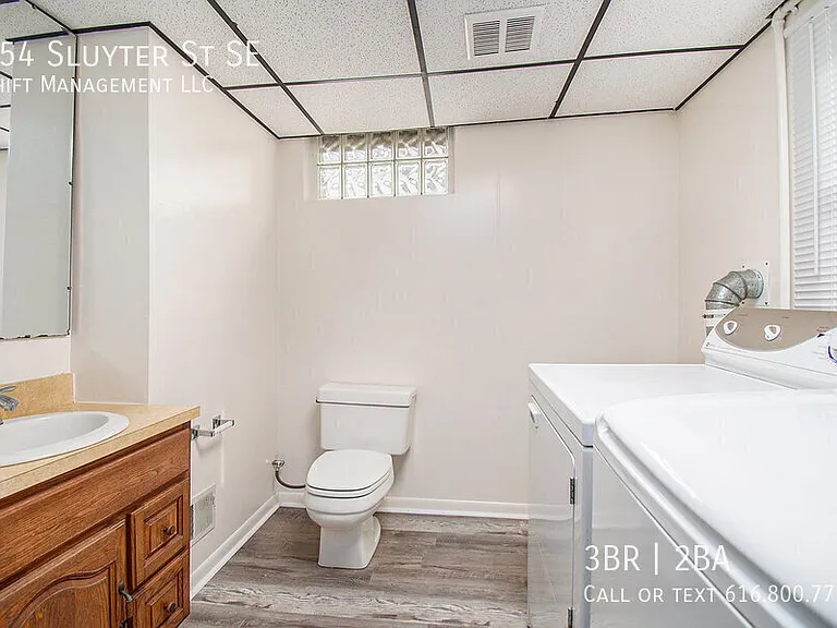 954 Sluyter St SE — Photo 6