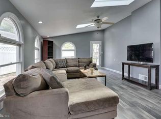 16 Woodlawn Cir, Keyport, NJ 07735