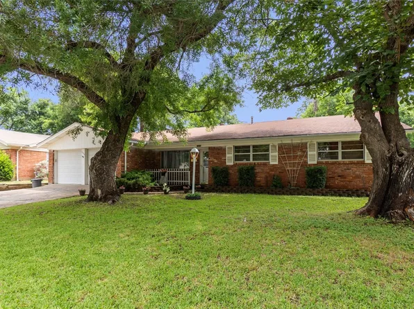1008 Livingston Dr, Hurst, TX 76053