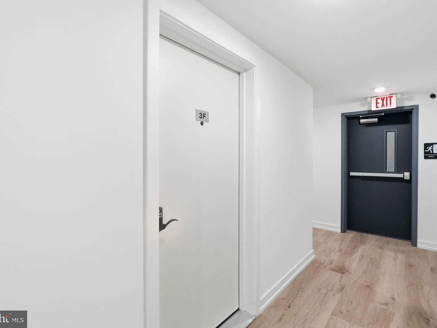 1 bed, 1.0 bath, 635 sqft, $1,900 — Photo 2