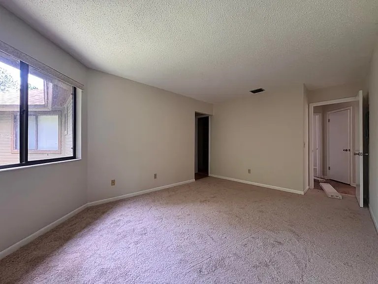 36 Oxford Ln — Photo 12