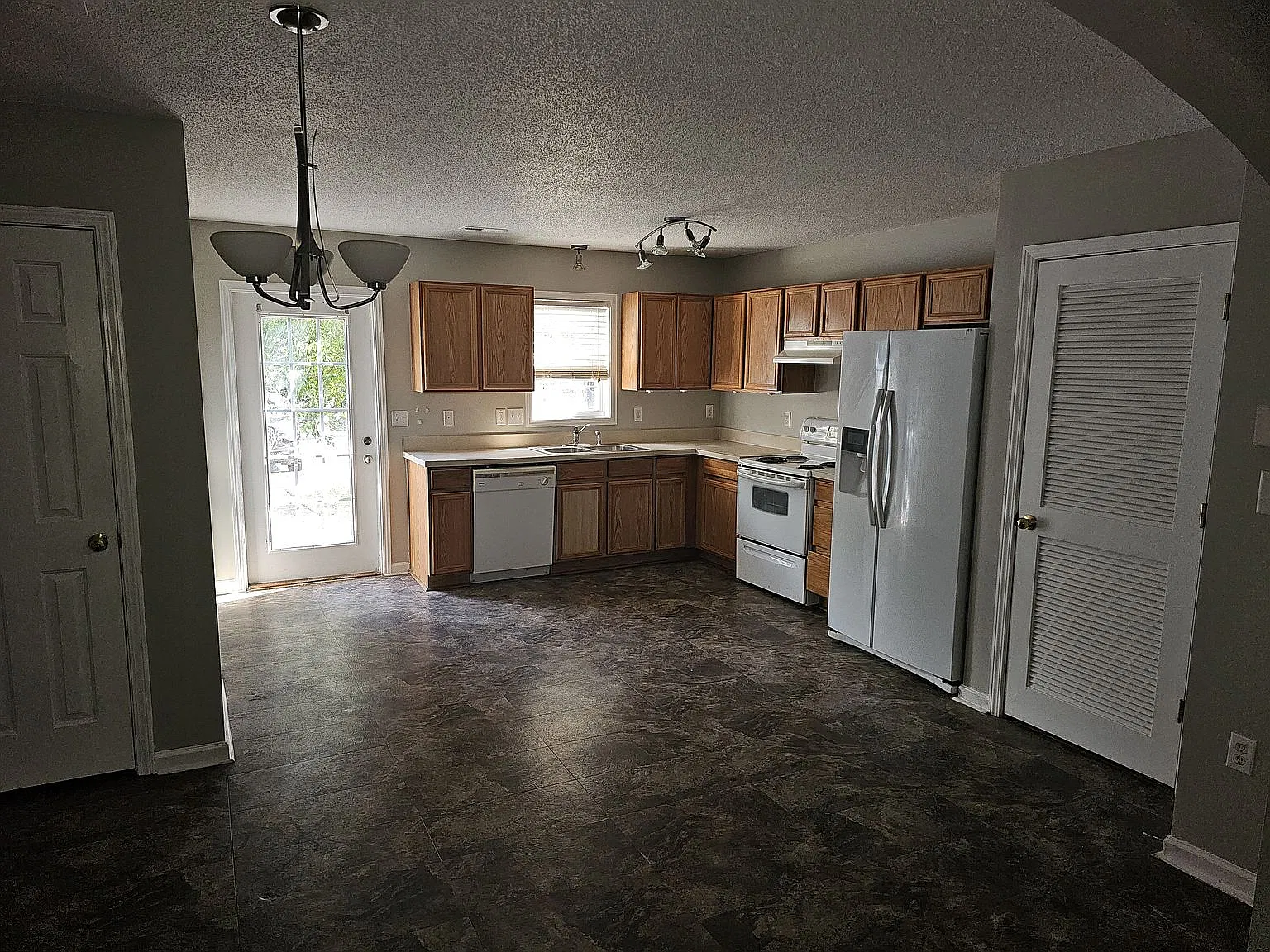 2 bed, 2.5 bath, 1440 sqft, $1,550 — Photo 3