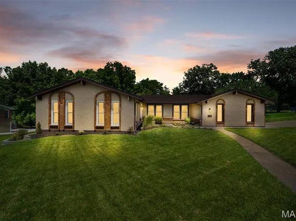 430 Glan Tai Dr, Ballwin, MO 63011