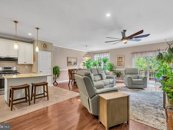3 Melanie Way, Manahawkin, NJ 08050
