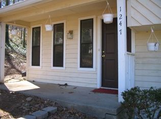 1247 Williamsburg Ln, Norcross, GA 30093