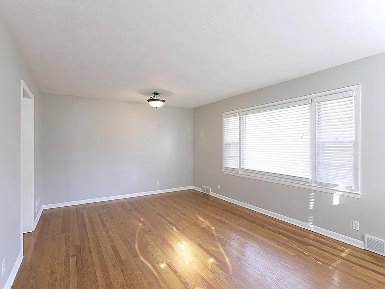 5540 Oldham St — Photo 3