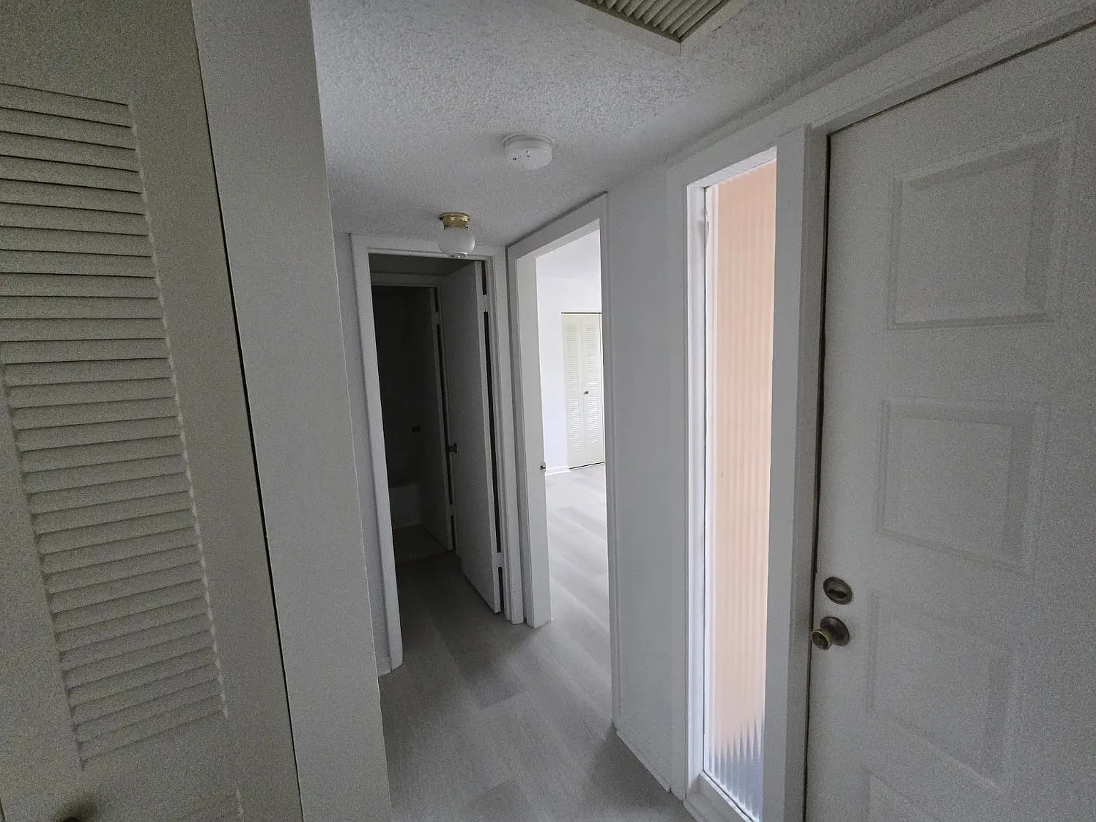 2 bed, 970 sqft, $2,000 — Photo 2
