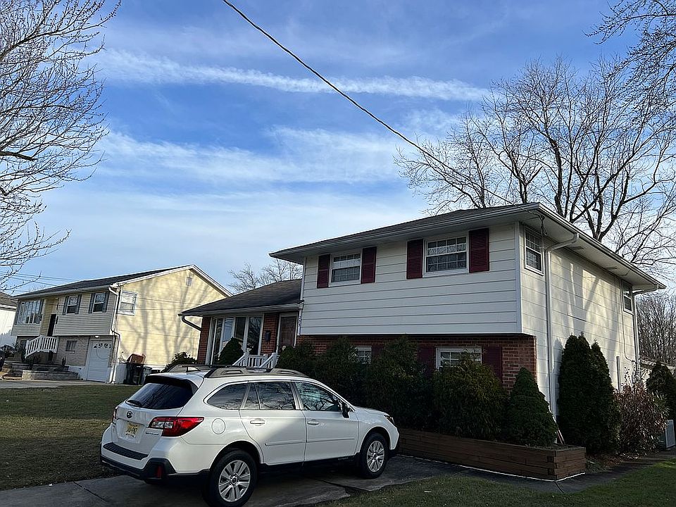 2nd image of 255 Hollyoke Rd