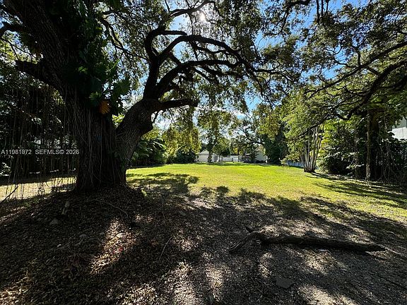 3rd image of 3528 Royal Palm Ave