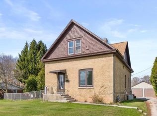 1914 S 14th St, Manitowoc, WI 54220