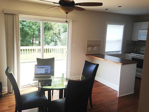  Dinning room to deck