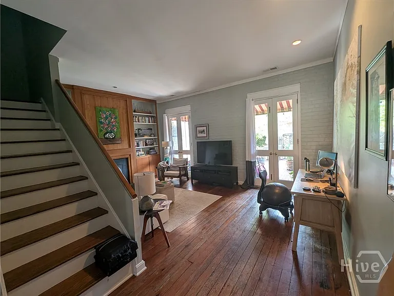510 E State St — Photo 10