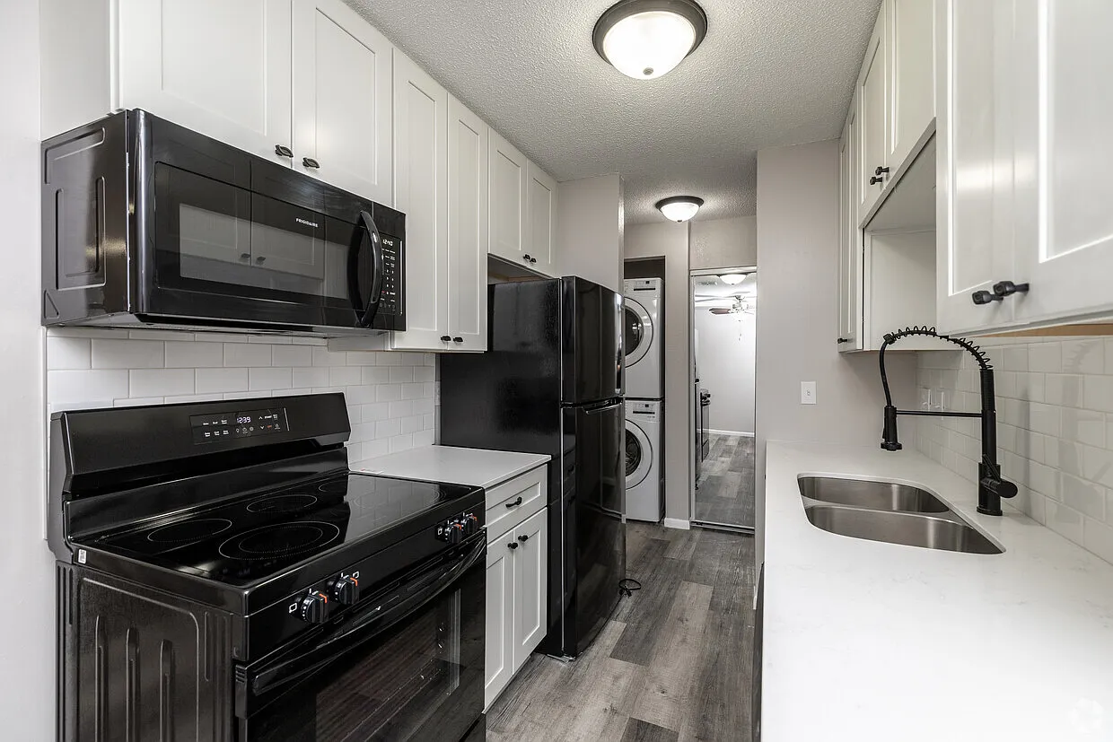2 bed, $1,695 — Photo 1