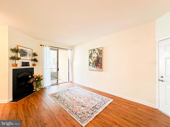 5th image of 2105 Highcourt Ln APT 102