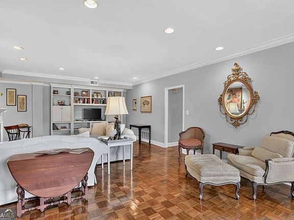 5th image of 2734 Peachtree Rd NW APT A201