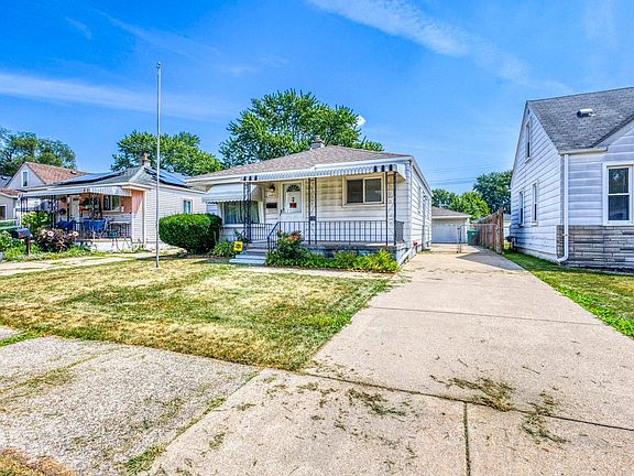 3rd image of 24828 Laetham Ave