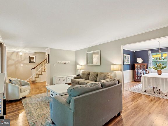 5th image of 30 Ferry Ln