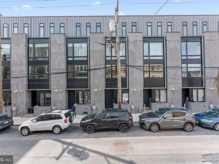 312 Poplar St — Photo 1