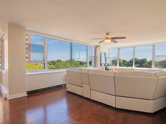 4th image of 4250 N Marine Dr APT 622