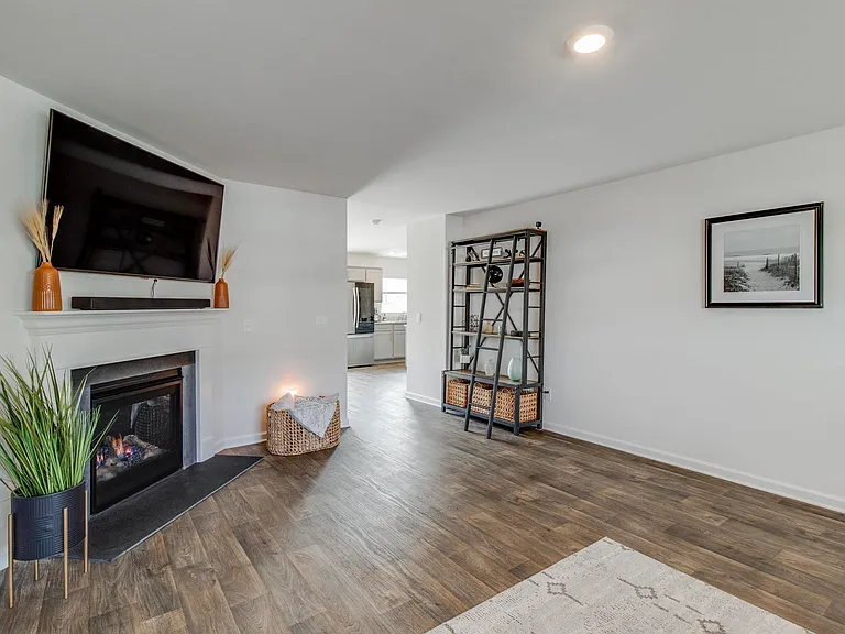 196 Dunham Rd — Photo 8