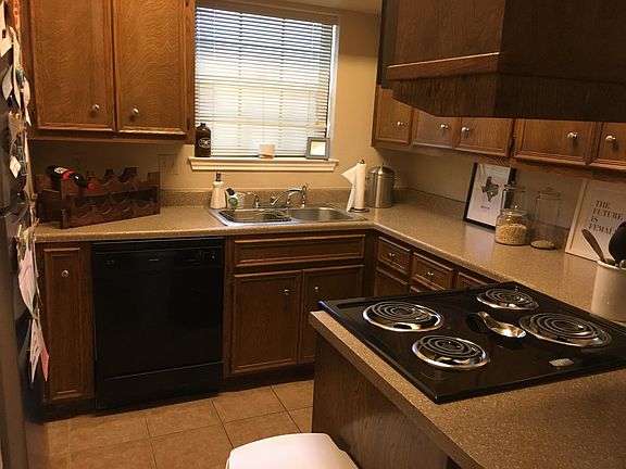 Lots of counterspace for cooking and baking!