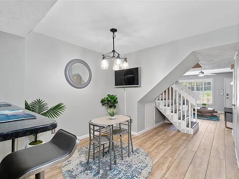2304 Fletchers Point Cir — Photo 5