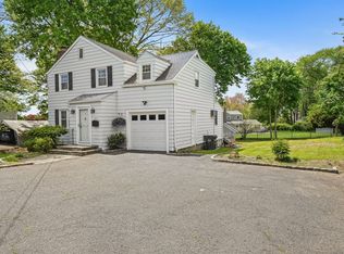 5017 Main St, Trumbull, CT 06611