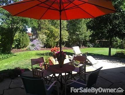 Nice Kid and Pet Friendly Back Yard
						:
						Very private with beautiful views; Stone patio; Fully fenced