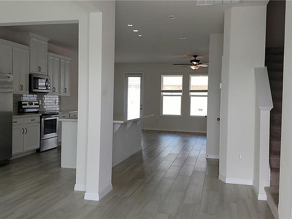 3rd image of 8154 Bluejack Oak Dr