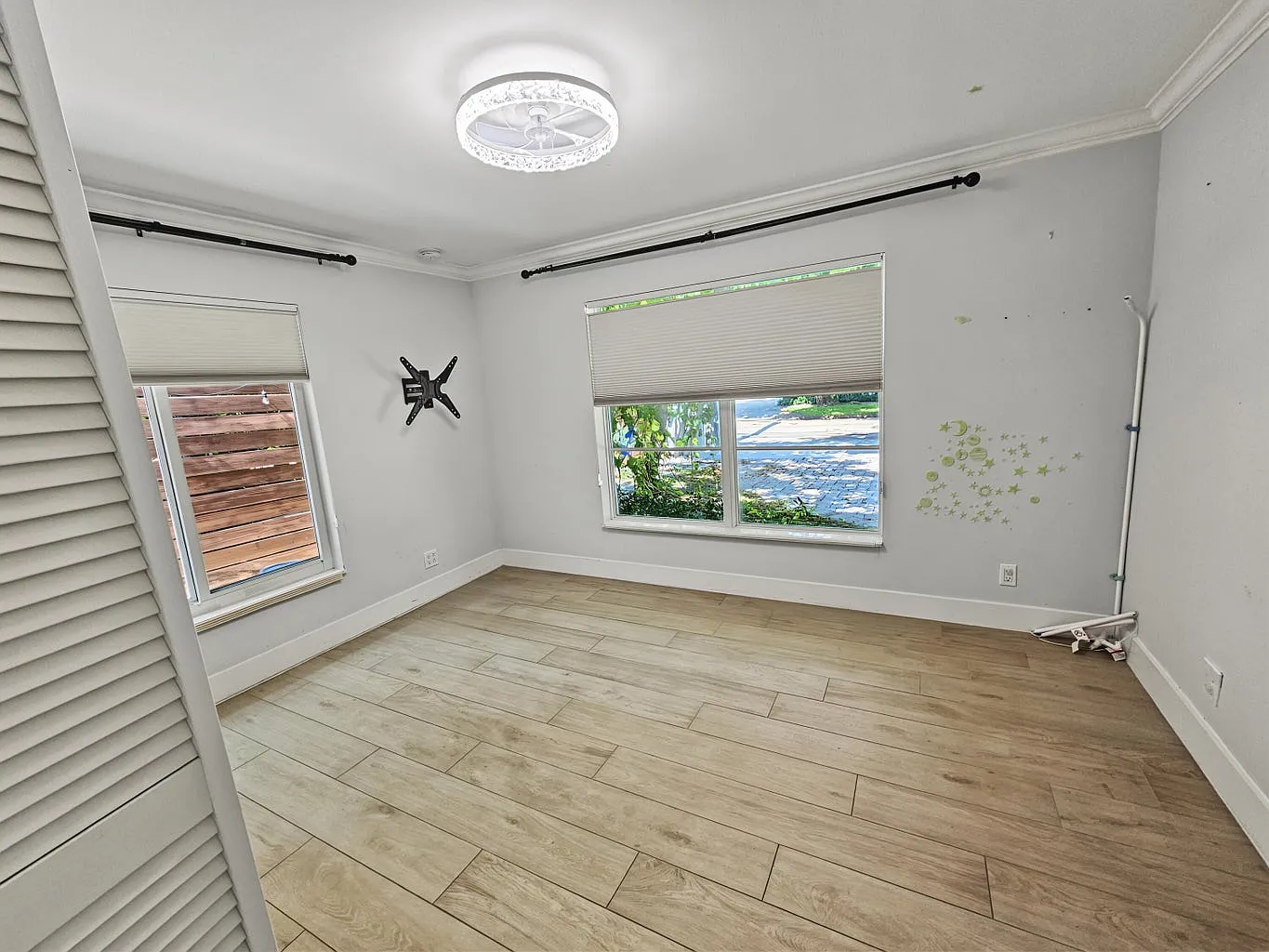 3 bed, 2.5 bath, 1708 sqft, $15,000 — Photo 3