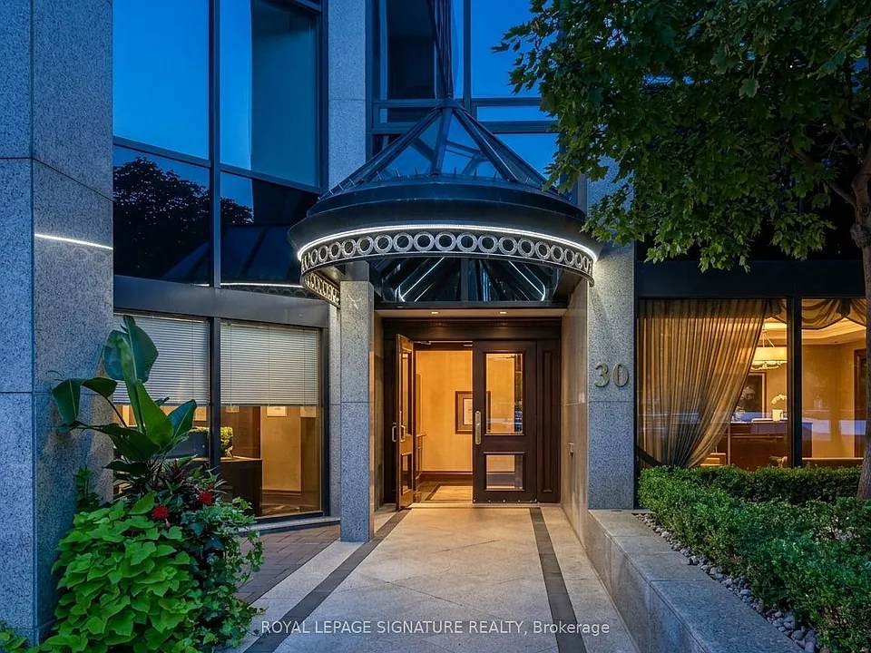30 Wellington St E #2202