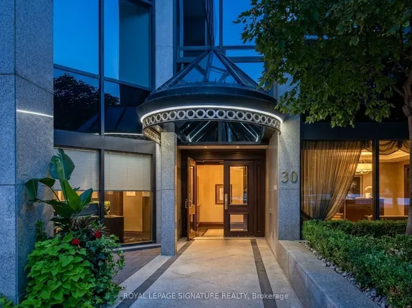 30 Wellington St E #2202, Toronto, ON M5E 1S3
