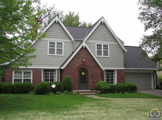 1325 SW Pembroke Ln, Topeka, KS 66604