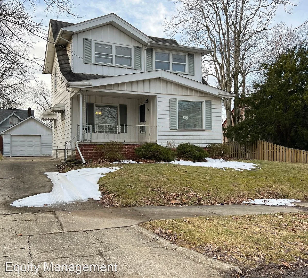 529 E Prospect St SE photo 1