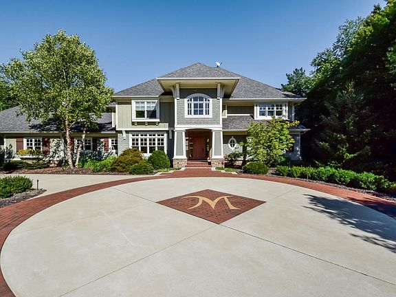 2nd image of 6631 Avonlea Ct SE