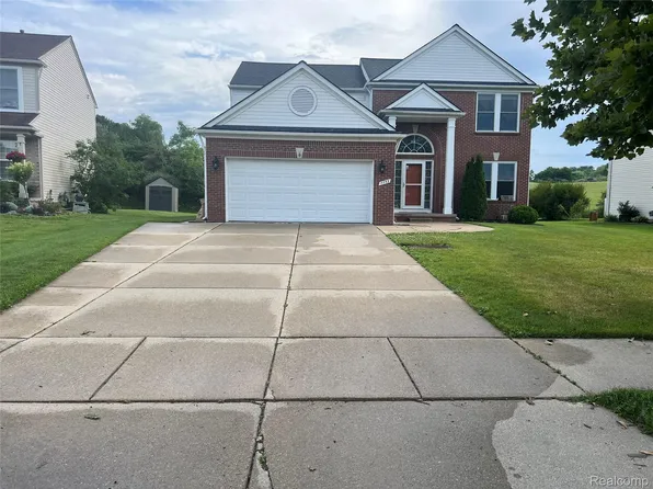 7753 Turrillium Ln, Waterford, MI 48327