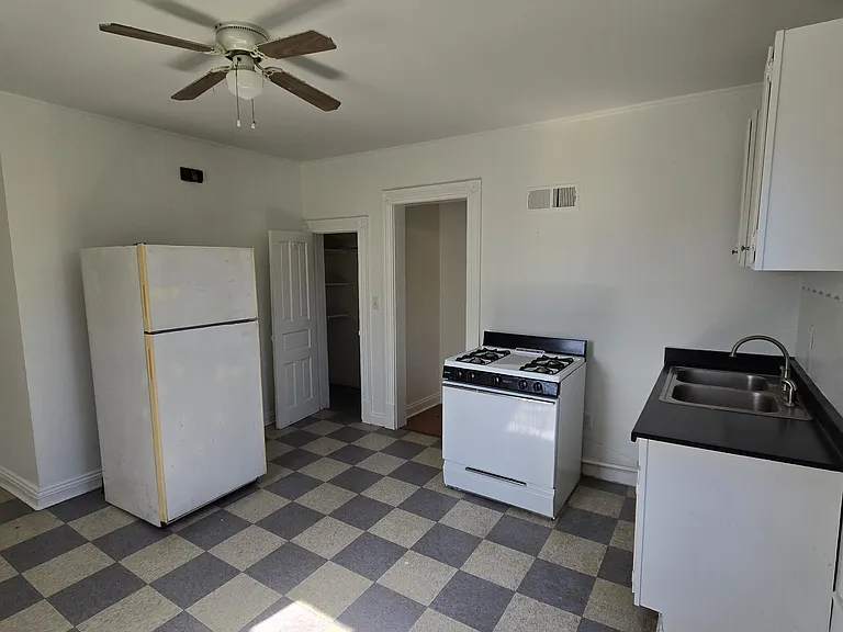 709 Dillard St #2 — Photo 11