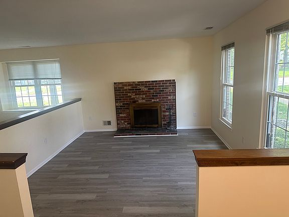 3rd image of 4 Eastwick Ct Unit 8