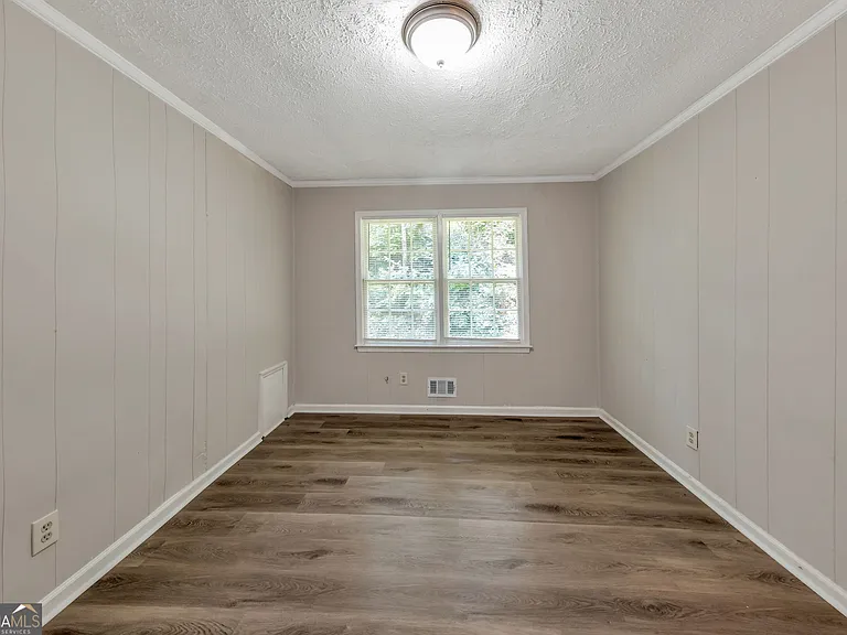 118 Victor Cir NW — Photo 6