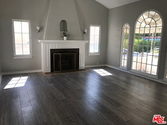 3rd image of 128 S La Peer Dr