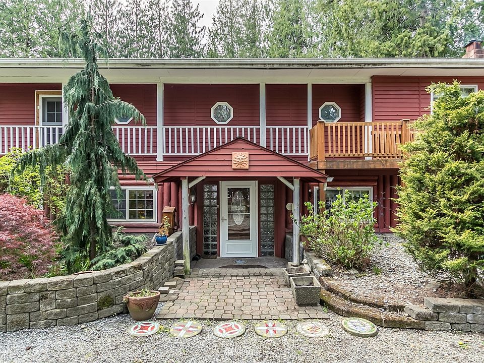 Front view of this unique home